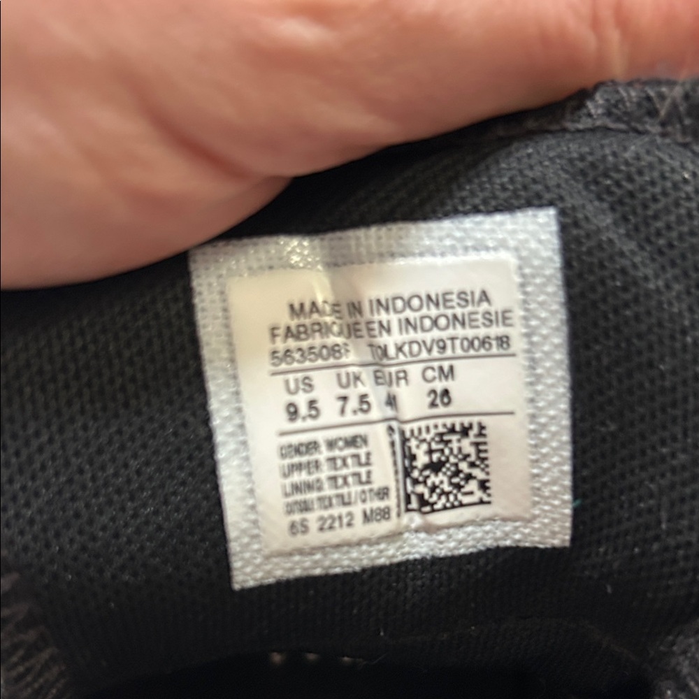 Converse Black Canvas Sneakers - Picture 2 of 4